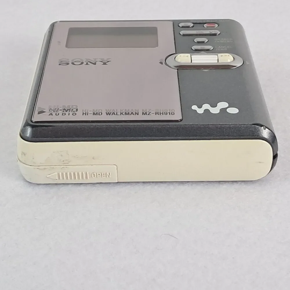 Sony HI-MD Walkman MZ-RH910 Mini Disc Recorder with Accessories
